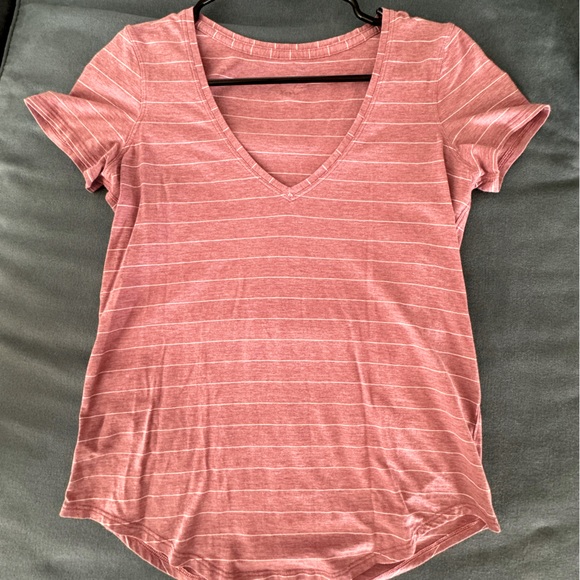 Lululemon Love Tee V
Short Serve Stripe Heathered So Merlot White - Picture 1 of 4